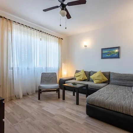 Kompes Apartment *