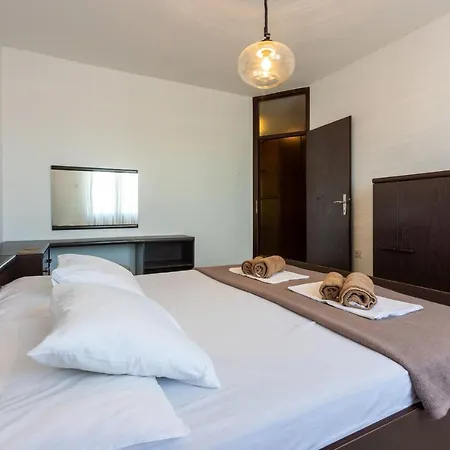 Kompes Apartment *
