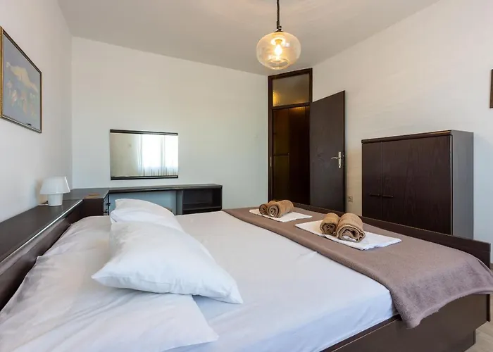 Kompes アパート *